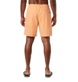 Short de baño negro Columbia Backcast III con tecnología Omni-Shade™ UPF 50, de secado rápido, con cintura elástica ajustable con cordón, bolsillos laterales de malla, bolsillo trasero con cremallera y forro interior de malla.