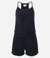 Conjunto de pijama corto negro confeccionado en Rib sin estampa. Incluye blusa con breteles finos, escote nadador en la espalda y aplicación de lazos; y short con cintura elástica y bajo frufru.