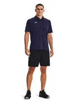 Remera polo Under Armour Team Tech para hombre, color azul marino con logo blanco en el pecho.