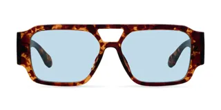 Gafas de sol unisex con diseño aviador oversized, montura color carey, doble puente y lentes celestes.