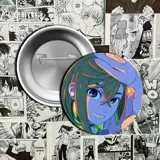 Pin metálico con ilustración de personajes de DanDaDan besándose.