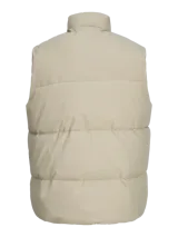 Chaleco acolchado sin mangas color beige, con cuello alto y cierre de cremallera.