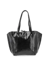 Cartera shopper grande de cuero negro con textura tipo cocodrilo, doble asa de hombro y cierre superior con tiras de cuero anudadas. Interior forrado con división con cierre.