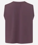 Musculosa deportiva color borgoña/ciruela, corte machão cropped, con cuello redondo y estampado frontal en blanco con tipografía cursiva que dice "Sport Club Members Only".