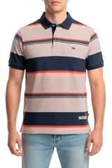 Remera polo de hombre a rayas horizontales en tonos beige, azul marino, naranja y celeste. Tiene botones personalizados y logo bordado en el pecho.