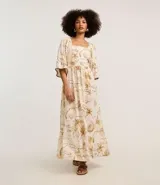 Vestido midi evasê de viscolino con estampa de mapa, escote cuadrado, mangas amplias con lunares, lastex en la espalda y recorte fruncido en la cintura.