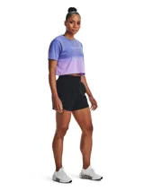 Short deportivo gris con cintura elástica y bolsillos laterales.