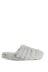 Pantuflas tipo slides forradas en piel sintética color blanco o negro, con base de goma.
