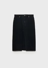 Falda midi de jean negro con abertura frontal.