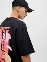 Camiseta negra de manga corta y cuello redondo con estampado de una orquídea en el centro de la espalda.