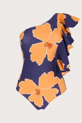 Traje de baño entero azul con estampado de flores naranjas, de cobertura completa y control de abdomen. Tiene un solo hombro con volado asimétrico.