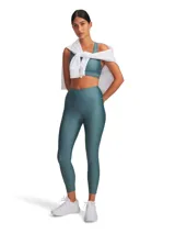 Calzas deportivas Under Armour HeatGear color gris topo, con cintura alta y bolsillo lateral. Logo de la marca en la pierna izquierda.