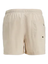Short de baño color beige claro, con cintura elástica, cordón ajustable, bolsillos delanteros y trasero.