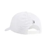 Gorra Puma X Hyrox Trucker blanca con logo de Puma y Hyrox en el frente. Diseño trucker con paneles traseros de malla.