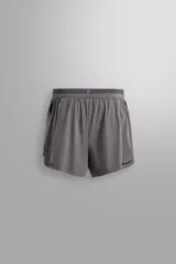 Shorts de running negros confeccionados en tejido técnico ligero y elástico con forro interior.