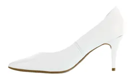 Zapato clásico de tacón alto en color blanco, con punta afilada y diseño elegante.