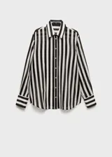 Camisa de manga larga con puños abotonados, cuello camisero y cierre frontal con botones. Diseño a rayas verticales blancas y negras sobre tejido semitransparente.