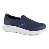 Championes Skechers Go Walk Flex Request, color azul marino, sin cordones, capellada de malla y suela blanca con tecnología Ultra Go y plantilla Air-Cooled Goga Mat.
