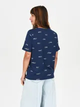 Remera color salmón con estampado de flor blanca y texto "Venice California".