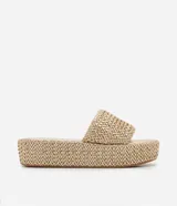 Sandalia flatform con tressé metalizado, sin cierre, con tira ancha y puntera redonda.