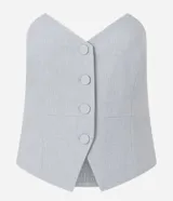 Blusa sin breteles de poliéster y viscosa, con corte recto y abotonado delantero.