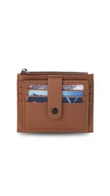 Tarjetero negro de símil cuero con presilla frontal y capacidad para 11 tarjetas. Incluye un visor transparente y un bolsillo con cierre para monedas o billetes.