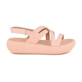 Sandalias negras de cuero Usaflex con plataforma, tiras cruzadas y ajuste con velcro.