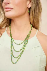 Musculosa color arena de lino con cuello halter y espalda descubierta.