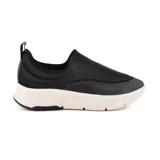 Championes negros de Usaflex, de estilo casual y deportivo, con plataforma blanca y suela negra.
