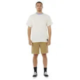 Remera color crema con cuello redondo y ribete celeste, de corte clásico y manga corta.