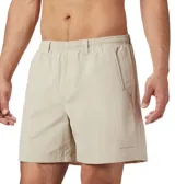 Short de baño negro Columbia Backcast III con tecnología Omni-Shade™ UPF 50, de secado rápido, con cintura elástica ajustable con cordón, bolsillos laterales de malla, bolsillo trasero con cremallera y forro interior de malla.