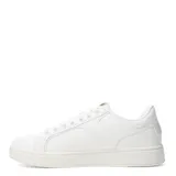 Championes urbanos blancos con suela plana.