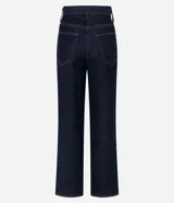 Pantalón de jeans de tiro alto, corte recto y color azul oscuro. Presenta costuras verticales contrastantes visibles en el frente de ambas piernas.