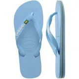 Ojotas Havaianas modelo Brasil Logo, color azul con tiras blancas y logo de Brasil.