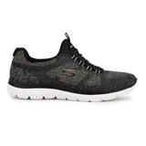 Zapatillas deportivas de malla y material sintético en color negro, con cierre de cordones y plantilla acolchada.