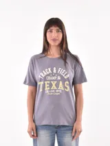 Remera blanca de algodón con estampado de limones y texto en azul.