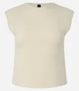 Blusa sin mangas color amarillo pálido, con cuello redondo y pliegues delanteros.