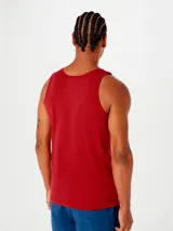 Musculosa básica de hombre color azul oscuro.