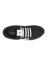 Zapatillas urbanas Seventy8 negras con detalles en blanco, cordones blancos y logo blanco en el lateral.