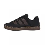 Zapatillas Adidas Adimatic negras con detalles en marrón.
