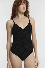 Body blanco con estampado de animal print, breteles finos y copas removibles.