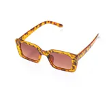 Lentes de sol rectangulares con montura de carey y lentes marrones degradé.