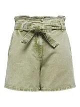 Short verde oliva con cintura alta, lazo para atar y bolsillos laterales.