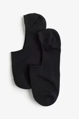 Pack de cinco pares de soquetes deportivos invisibles negros, de tejido funcional DryMove™ que absorbe el sudor. Con secciones de ventilación en malla sobre el empeine y reborde de silicona en el talón para evitar que se deslicen.