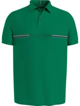 Chomba verde de piqué de algodón con cuello clásico, cartera de dos botones, logo Hilfiger en el pecho y logo bordado en la manga.