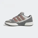 Championes Adidas Forum 2000 de cuero color gris con detalles en rosa y suela blanca.