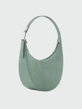 Bolso hobo de cuero color negro con cierre de cremallera y asa de hombro.