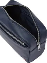 Neceser azul marino de Tommy Jeans con textura granulada, cierre de cremallera, asa lateral, bolsillo exterior con cremallera, bolsillo interior abierto y logo de la marca en el frente.