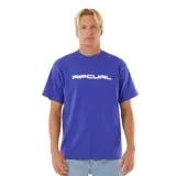 Remera violeta de manga corta con el logo de Rip Curl estampado en el pecho.