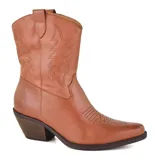 Bota de cuero negra con bordados decorativos, taco bajo y punta fina.